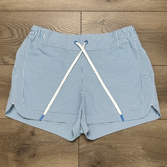 Vineyard Vines Seersucker Harbor Striped Shorts Blue White Size Medium - Picture 1 of 9